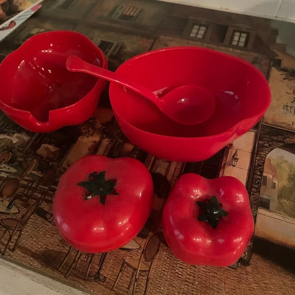 Tomato salt and pepper and sugar set